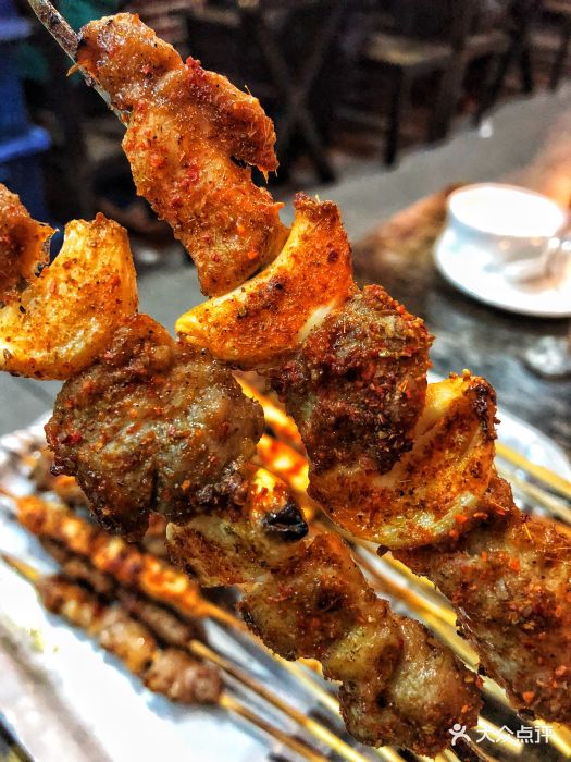 满城串香电烤串蒜瓣肉图片