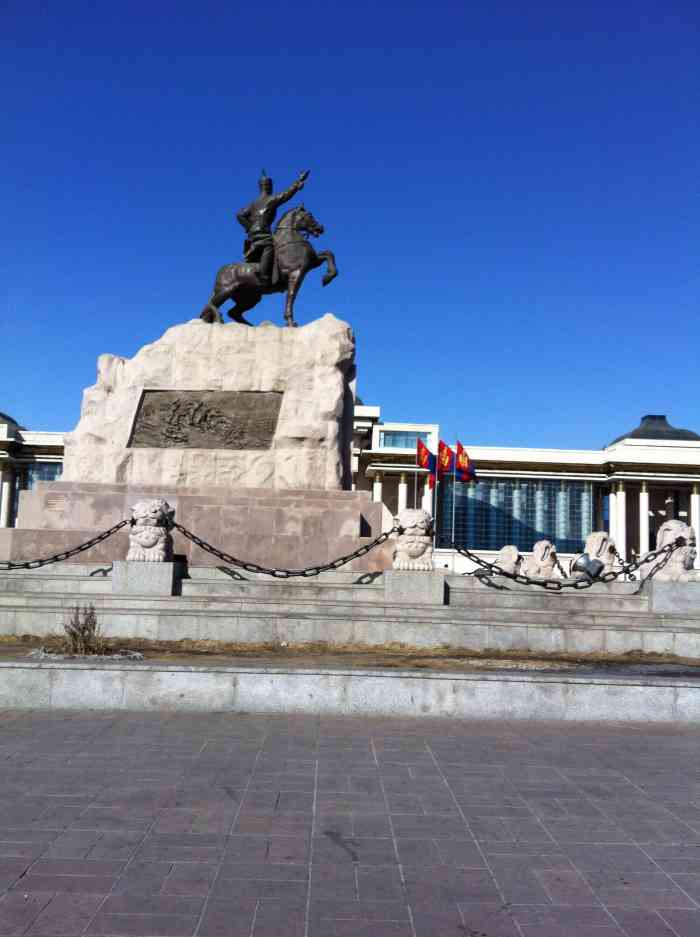 苏赫巴托广场-"乌兰巴托市中心,也叫成吉思汗广场.最.