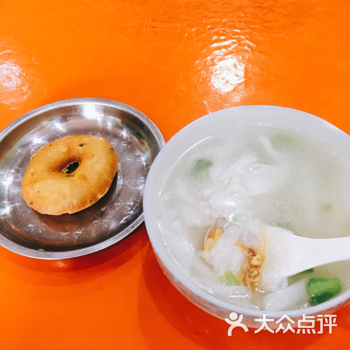 海鲜锅边配油饼