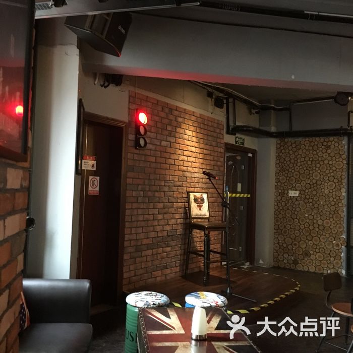 小黑屋密室酒吧