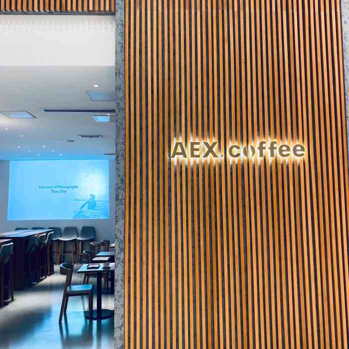 aex.coffee(国际大厦店"新一城地下室,环境为嘈杂,品种不多.本以.