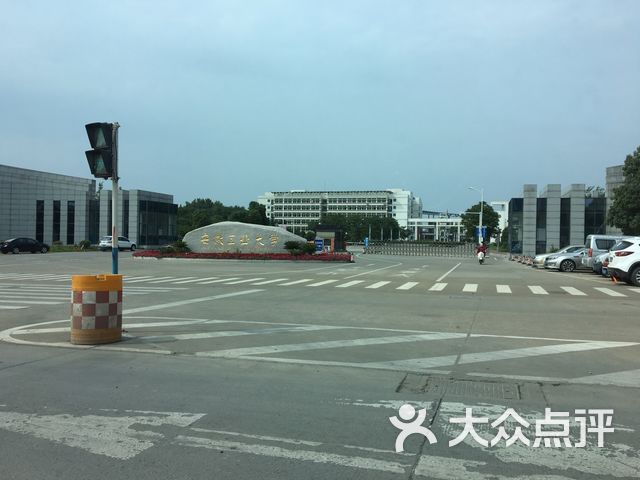0 地址:                 马向山路安徽工业大学东校区