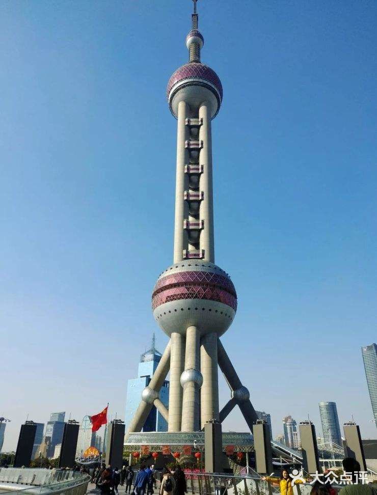 上海,白天的景色也很美丽和耀眼吧!叫我天天来这里看