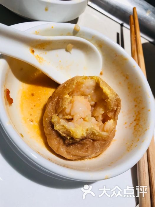 海底捞火锅:这家店男店员很热情。女服务员一