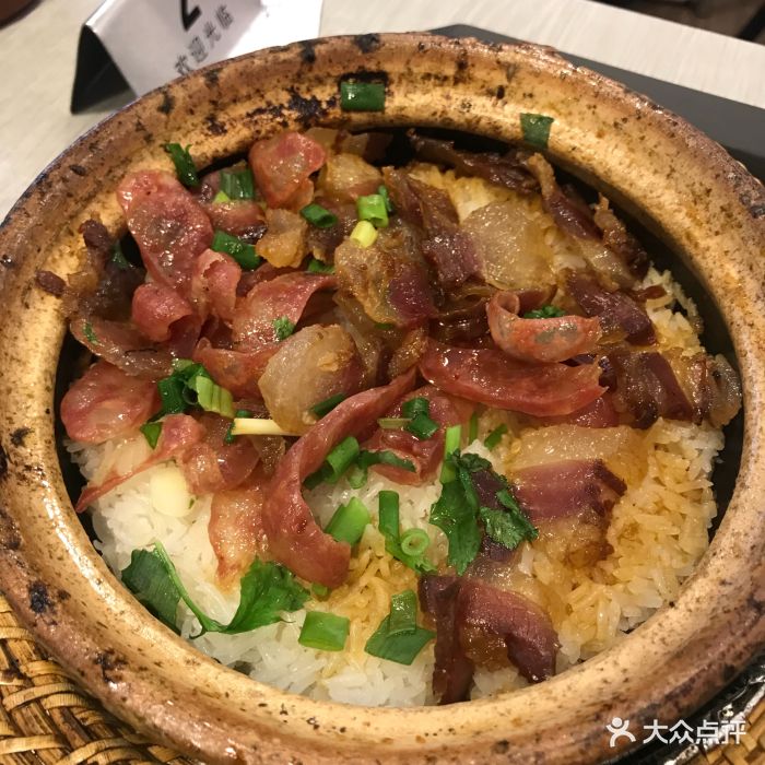 腊肉腊肠煲仔饭