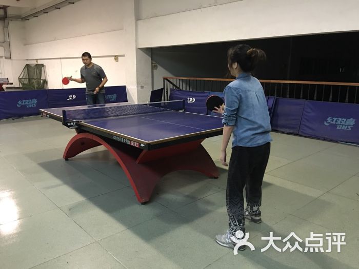 乒乓球界的艺术家-为什么说许昕打球浪_朱霖峰