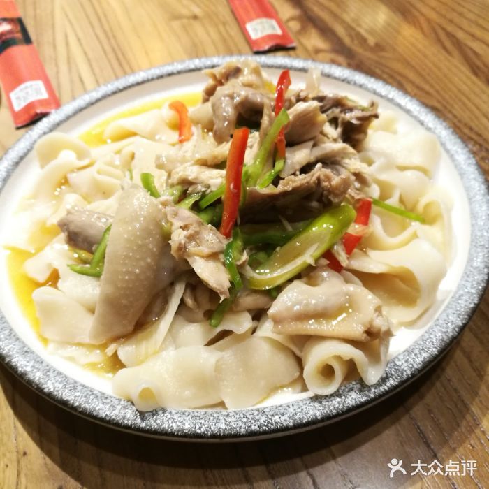 穆沙烧烤.新疆菜(世界城店)椒麻鸡拌面图片