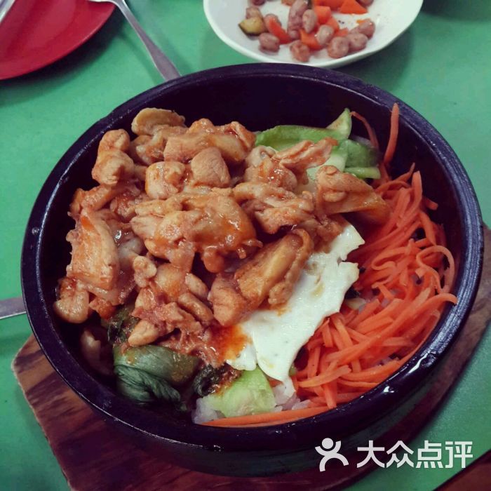 鸡肉石锅拌饭