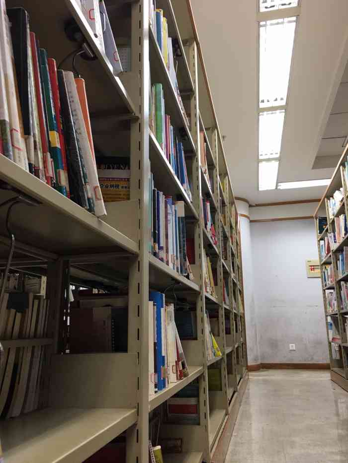 武汉图书馆-"武汉图书馆位于武汉市江汉区建设大道861