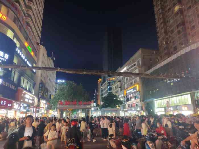 张掖路商业街-"张掖路步行街地下商场,大家都应该知道