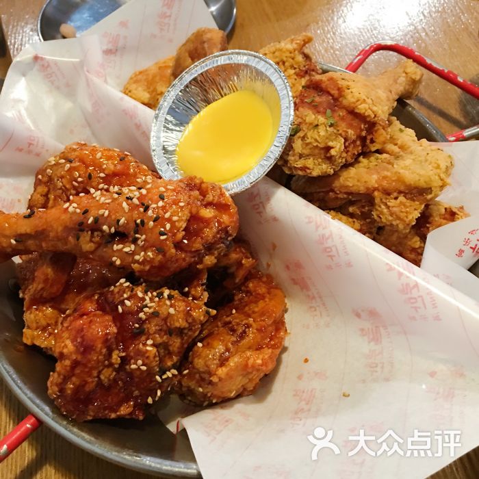 富乐满 韩国正宗炸鸡&韩国料理(虹泉路店)一半一半图片 - 第1张