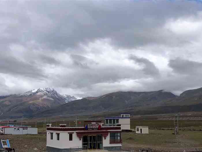 念青唐古拉山-"唐古拉山是西藏和青海的界山 也是坐火车进.