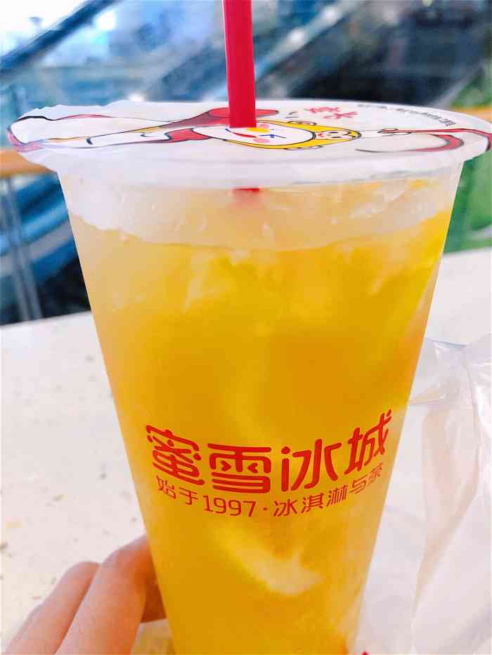 那个皮!特爱,特脆～  不过这次喝的是「柠檬绿茶」 我