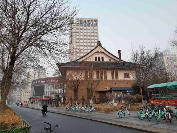 鞍山道地铁站"一号线,我讨厌一号线因为换乘时候得经过那.