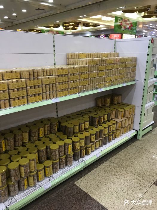 香烟和化妆品都贵了,不划算。而且汇率按82.