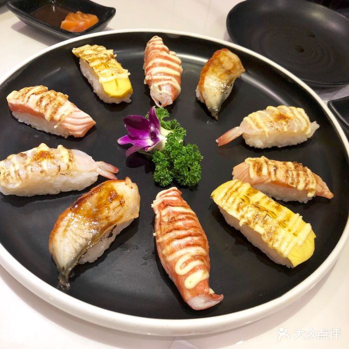 羽寿司(东方宝泰店)火炙寿司拼盘图片