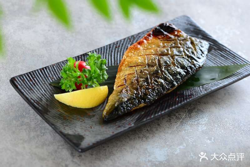 渡良人日式创意料理烤青花鱼图片 - 第1张