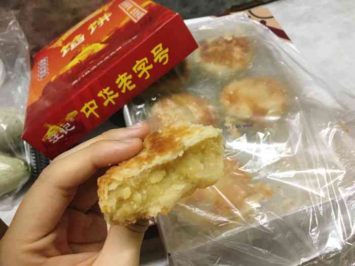 八市一出来就是阿吉仔了是厦门的老字号品牌最出名的是皮薄酥脆不油腻