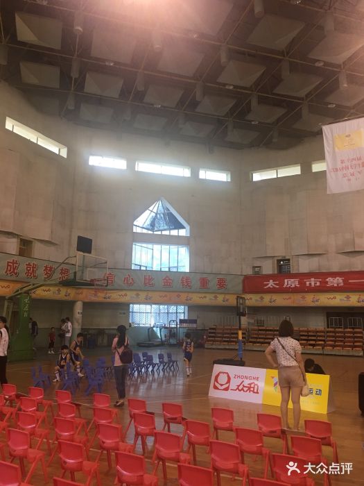 太原理工大学虎峪校区综合体育馆图片