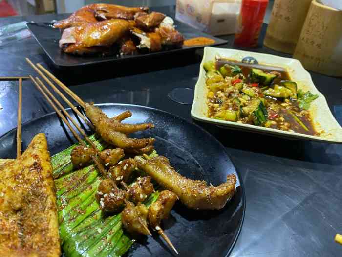 上次是在店里宵夜啤酒,今晚突然想吃烧鸡了,其实是懒得做饭