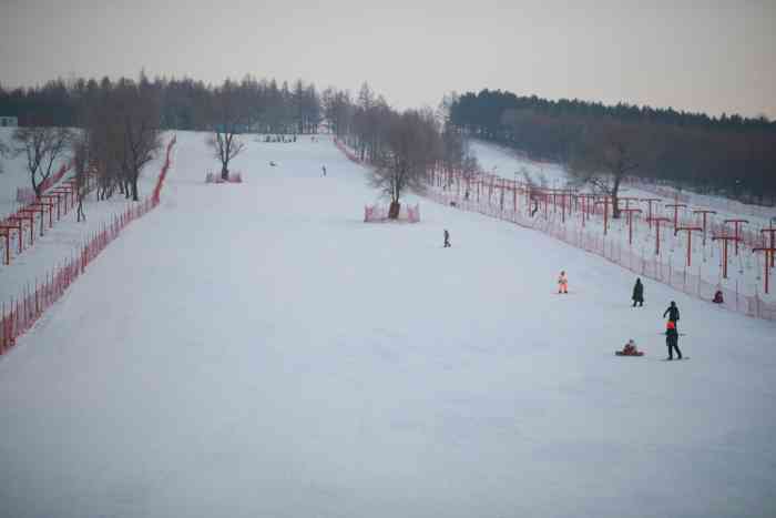 天恒山冰雪运动大世界-"冬天都要过完了,才想起来滑雪