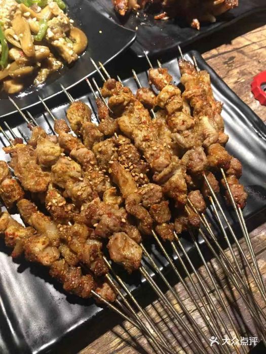 星期五海鲜撸串啤酒羊肉串图片