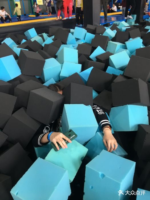 反弹工厂蹦床公园