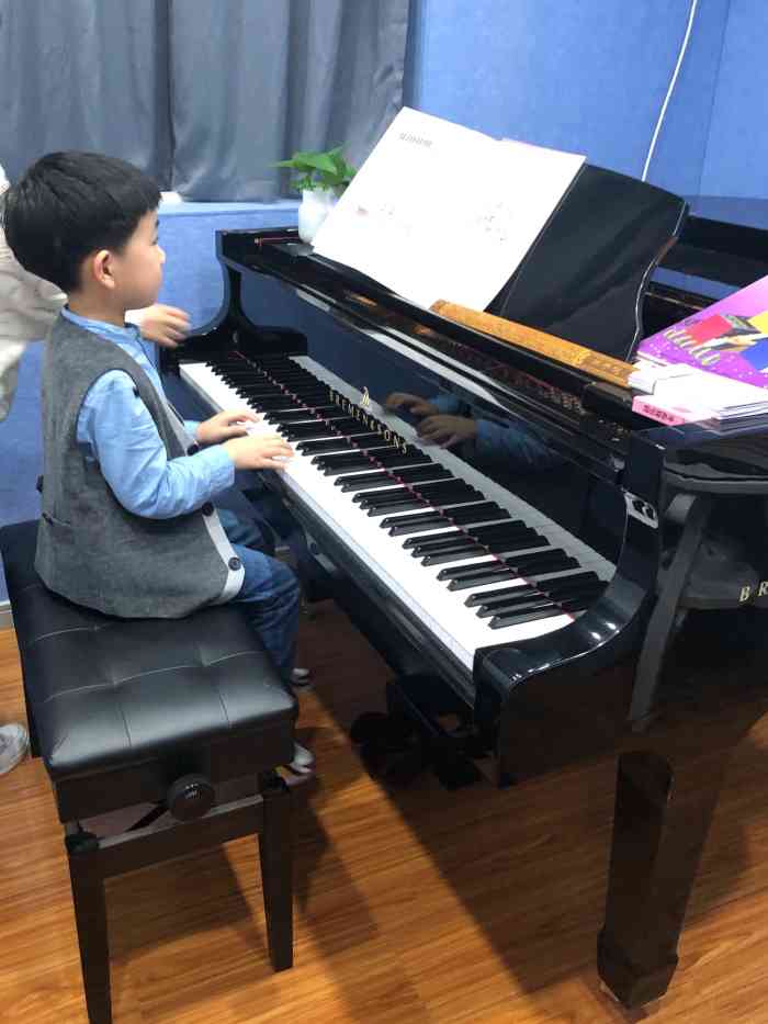 不莱梅·英皇钢琴教育(静安店)-"带儿子去练琴,发现这