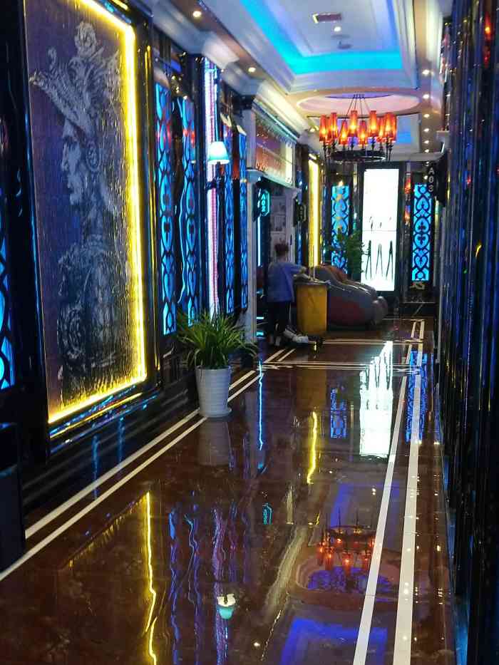 天空之城ktv(高新店)-"音响效果一般吧,属于大多数ktv