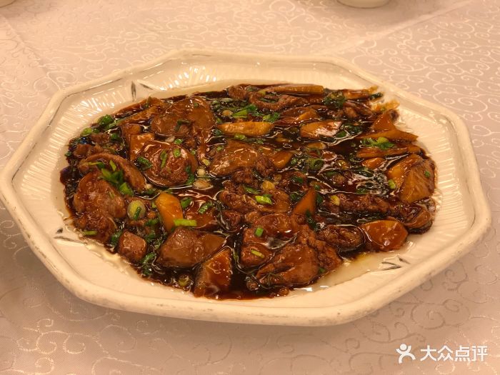 上海老饭店红烧青鱼秃肺图片