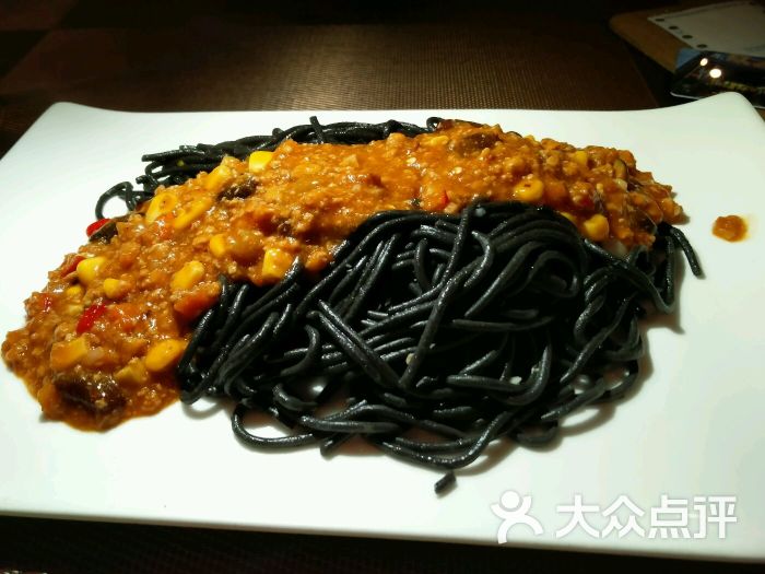 U.A红酒牛扒餐厅-墨西哥牛肉酱墨鱼汁面图片-