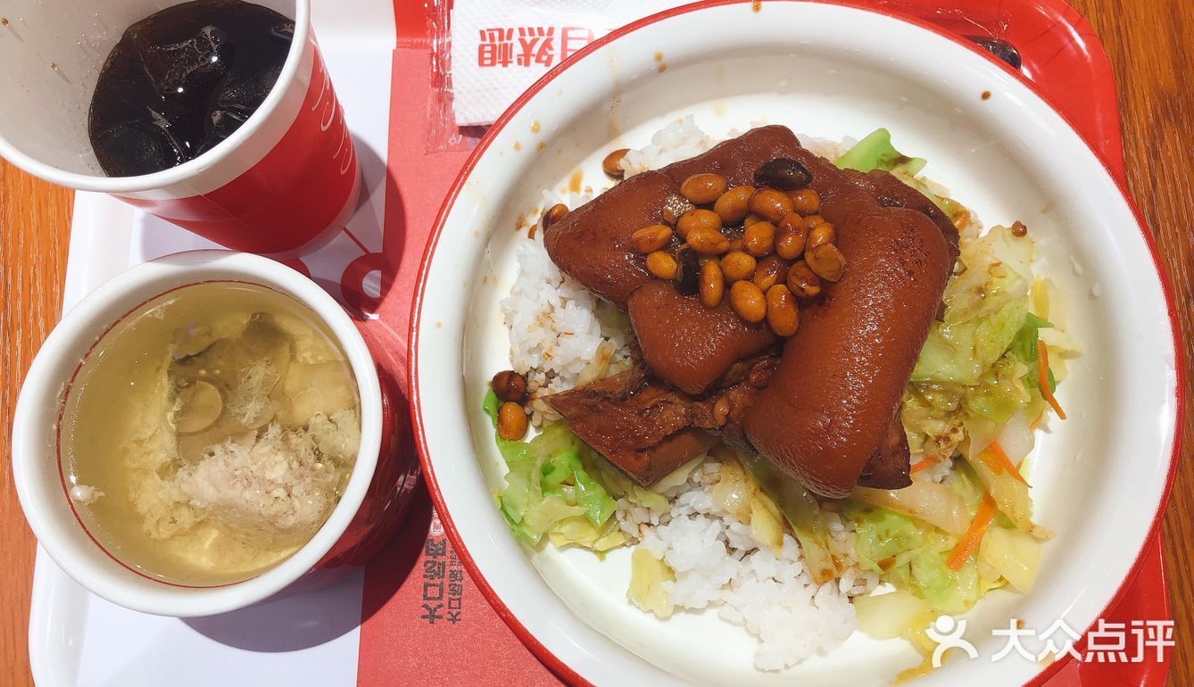 来吃过一次他们家的招牌闽南猪脚饭,猪脚套餐饭,我就着实开始羡慕周边