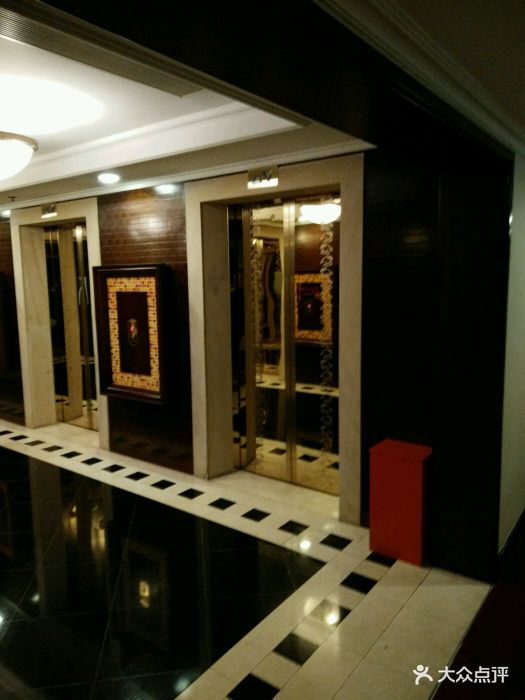 从曼谷回上海在澳门转机要十几个小时,凌晨.