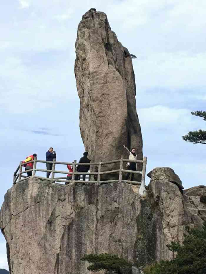 飞龙峰-"黄山上的每个高点都有不一样的风景和震撼.