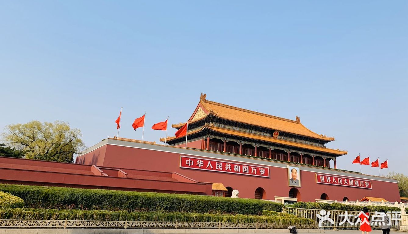 门广场 天安门广场,位于北京市中心,东起中国国家博