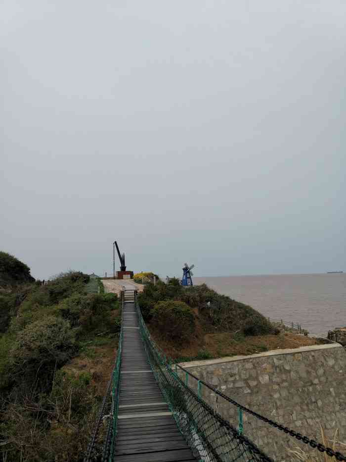 东海风情渔村凉峙村"来到凉峙风情渔村金色的沙滩碧蓝的海水.