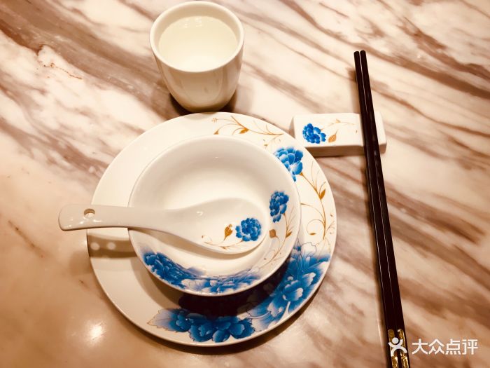 金牌查厘士港式海鲜餐厅餐具摆设图片 第258张