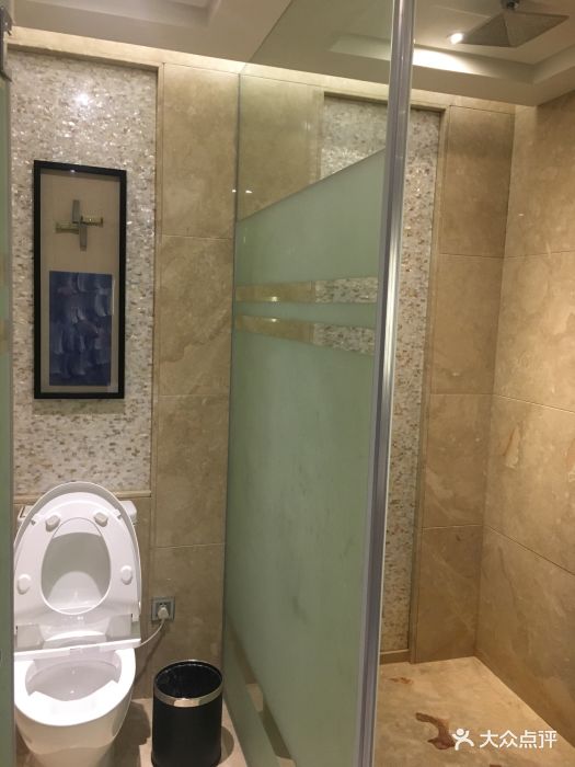 今天来搭机场快线,航班延误,先在酒店大堂.-广