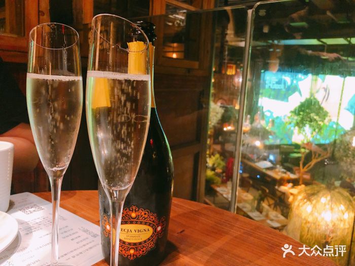 胡桃里音乐酒馆(徐汇旗舰店)起泡酒图片