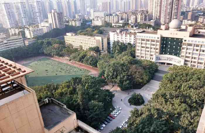 重庆师范大学-"这个学校有两个校区,老校区在沙坪坝天陈路.