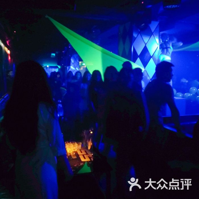 贝斯酒吧