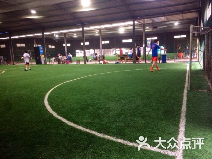 顶级火车头室内足球馆-图片-济南运动健身