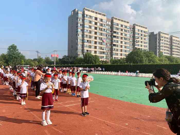 松江区九亭第三小学"儿子所在的小学.名气不大,实则各方面条件.