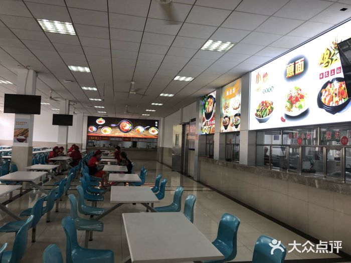 上海大学嘉定校区食堂图片