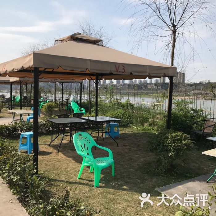 巴滨路梅沁绿洲c区烧烤基地
