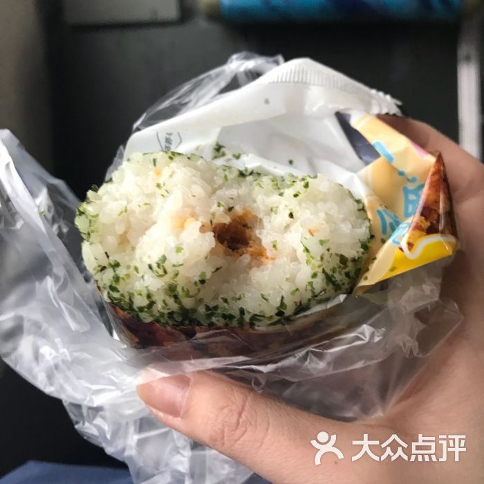 巴比馒头(西乡路店)海苔蛋黄肉松饭团图片 - 第1张