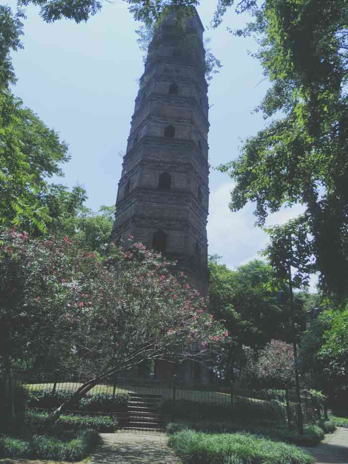 浦江县塔山公园-"浦江的地标建筑,非塔山公园山顶的寺