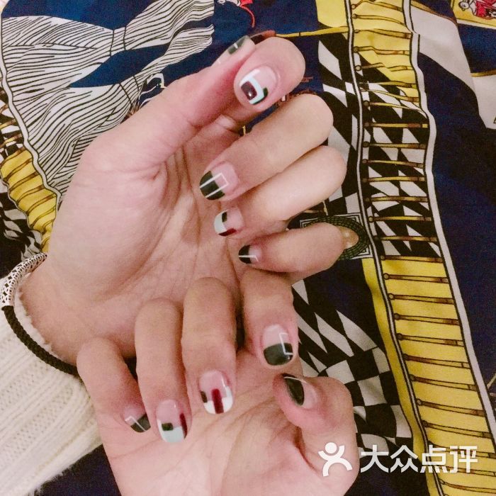 女人服饰美甲美睫图片 - 第3张