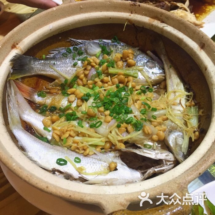 豆酱杂鱼煲