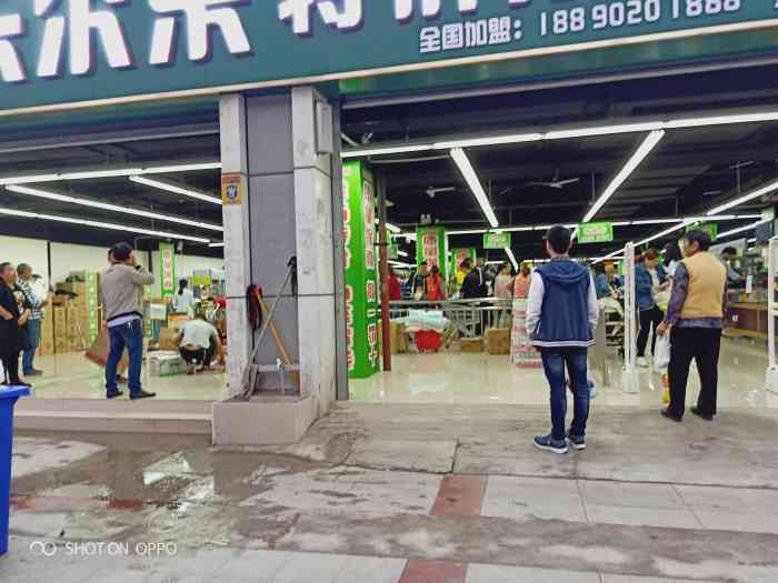 利用周末出去办事的时间又去了一次这个乐儿乐特价批发超市想买的零食